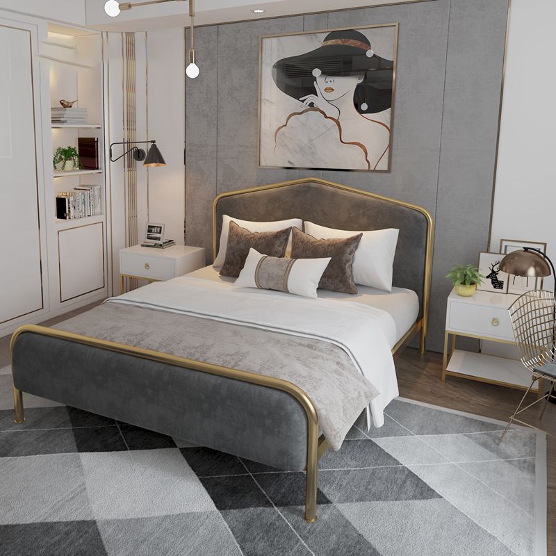 Metallpolsterbett mit Camelback Kopfteil Low Profile Bett