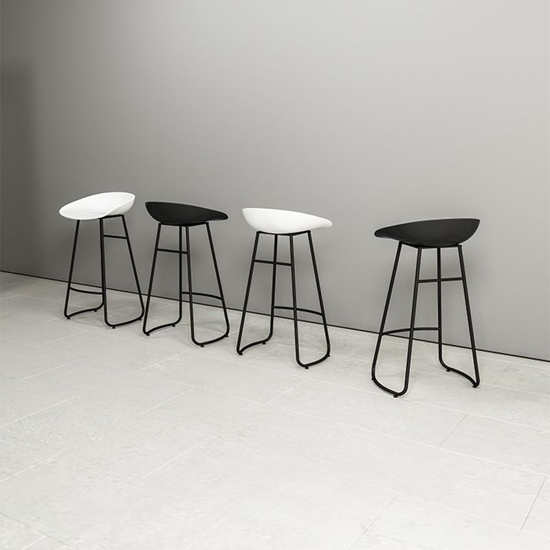 Modern Armless Backrest Counter Stool Iron Bar Stool with Plastic Seat and Pedal Clearhalo 'Bar Furniture' 'Bar Stools' 'bar_stools' 'furn' 'furn_bar_stools' 'Furniture' 'furniture_bar_stools' 'Kitchen & Dining Furniture' 1200x1200_d7c91343-617b-4e78-b287-c1dbb5ef89d1
