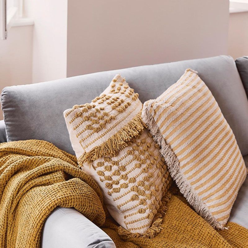 Divano con 2 cuscini a braccio quadrato divano contemporaneo con piedi in metallo nero