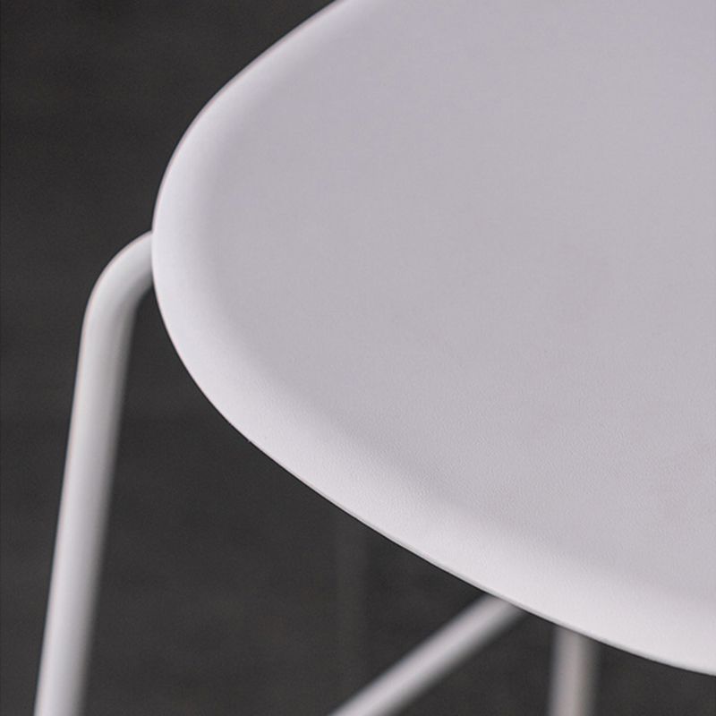 Luxuriöser Rückenlehneschalterhocker mit Metallbasis Plastik -Armless Cafe Bar Stuhl