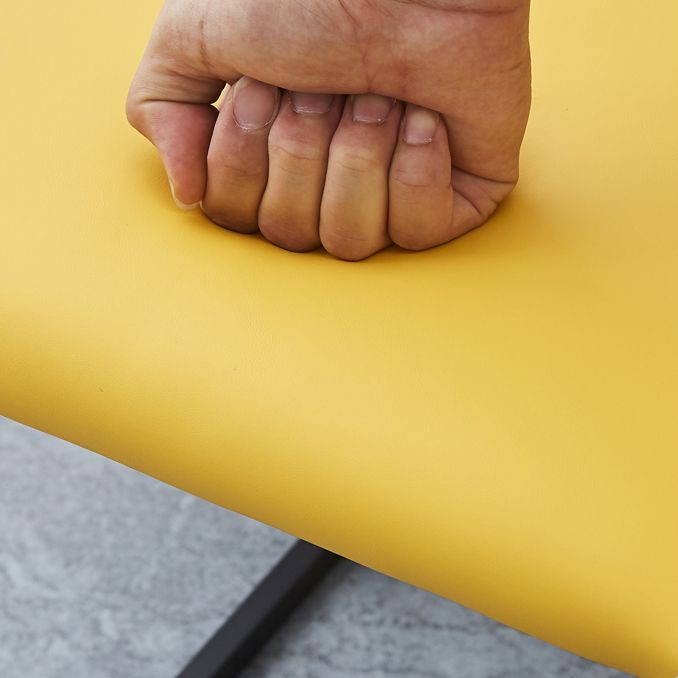 Set di dinette a 5 pezzi moderni con tavolo da pranzo in legno fabbricato e 4 sedie