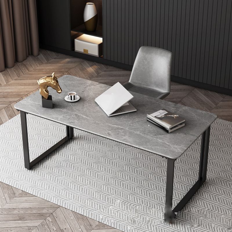 Industrieller Marmorschreiberschreibtisch Zinnbüro mit Metallbeinen