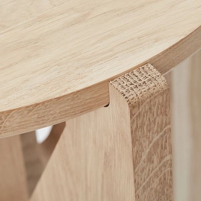 Mesa de centro de madera maciza Mesa de centro o auxiliar redonda contemporánea en negro y natural