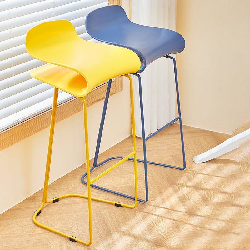 Contemporary Bar Stool Plastic Counter Bar Stool with Metal Legs Clearhalo 'Bar Furniture' 'Bar Stools' 'bar_stools' 'furn' 'furn_bar_stools' 'Furniture' 'furniture_bar_stools' 'Kitchen & Dining Furniture' 1200x1200_d8bcae88-ca2e-42c6-aef1-1c52fc63b32b