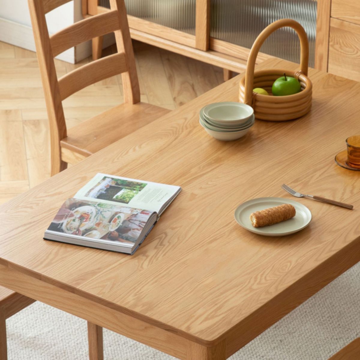 5/7 PCSソリッドウッド4脚の標準高さのディネットテーブル椅子付き