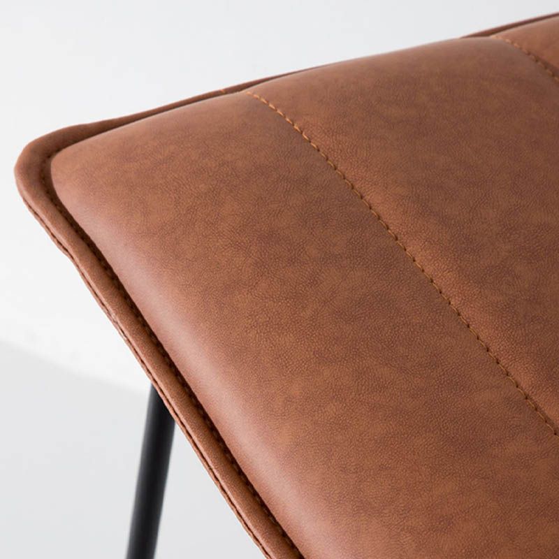 クッションと金属ベースを備えたモダンスタイルのバックレストカウンタースツール