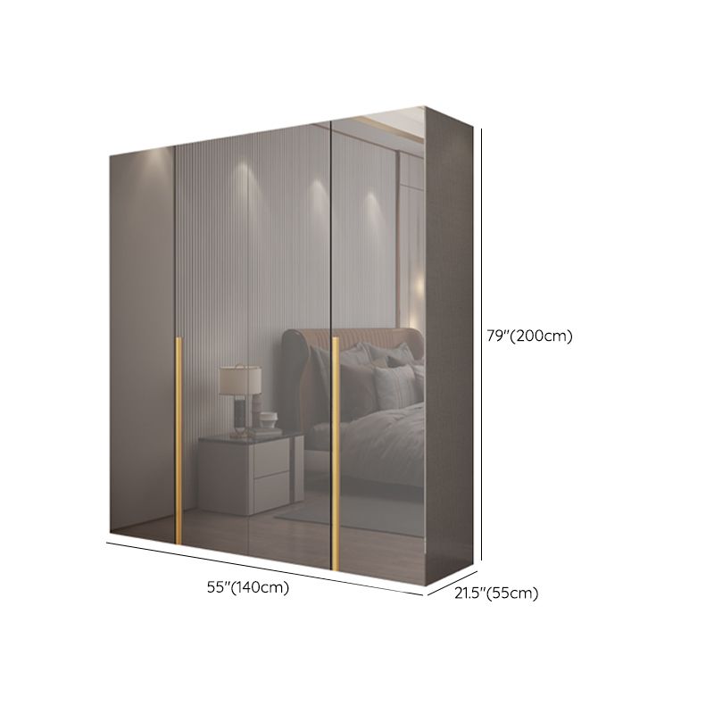 Witte verflicht luxe houten garderobe met planken en schuifdeur