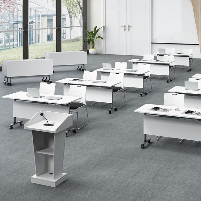 Bureau de bureau en bois moderne avec roues lance-roues avec un bureau d'écriture rectangulaire pour le bureau