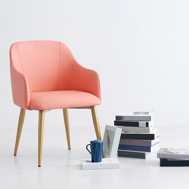 Chaise de bras rembourré Glam Glam Dining Arm Ferme avec des jambes dorées pour la maison