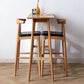 Eigentijdse massief houten rechthoekige bartafel op barhoogte voor de woonkamer