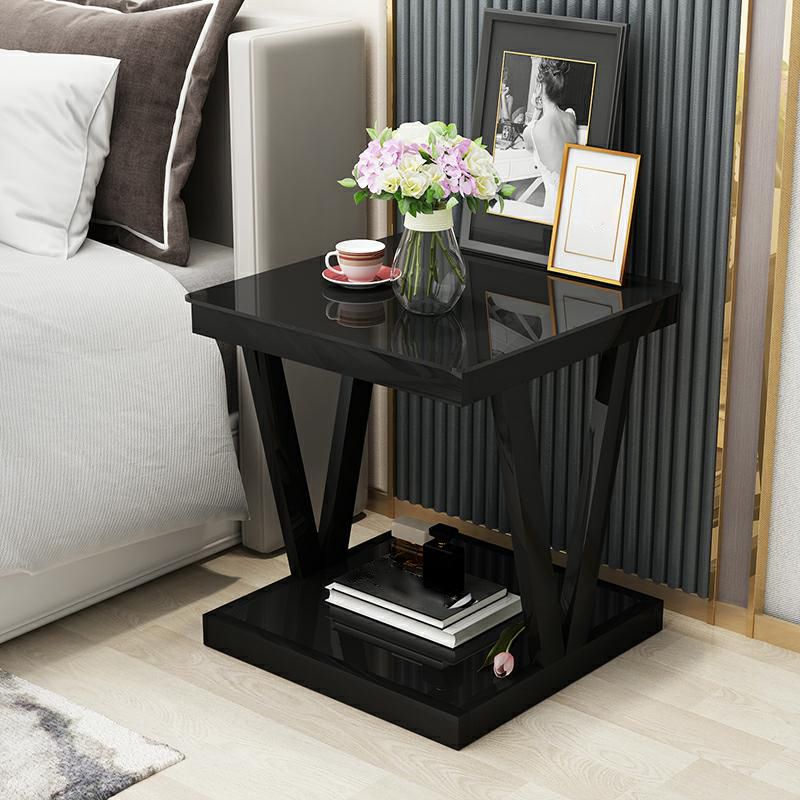 モダン23.22 "背の高いスクエアガラス上部サイドテーブルスチール架台ベースエンドテーブル付き棚付き