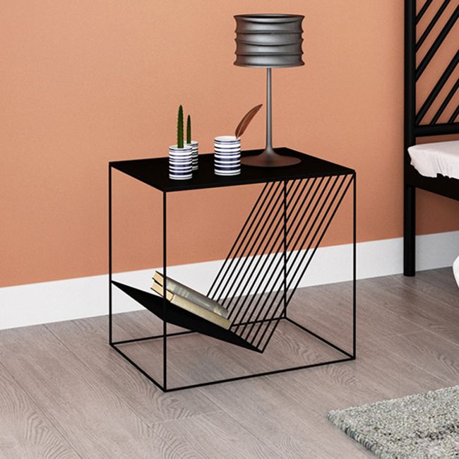 Tavolo da tavolo in metallo quadrato in stile moderno di metà secolo Tavolino