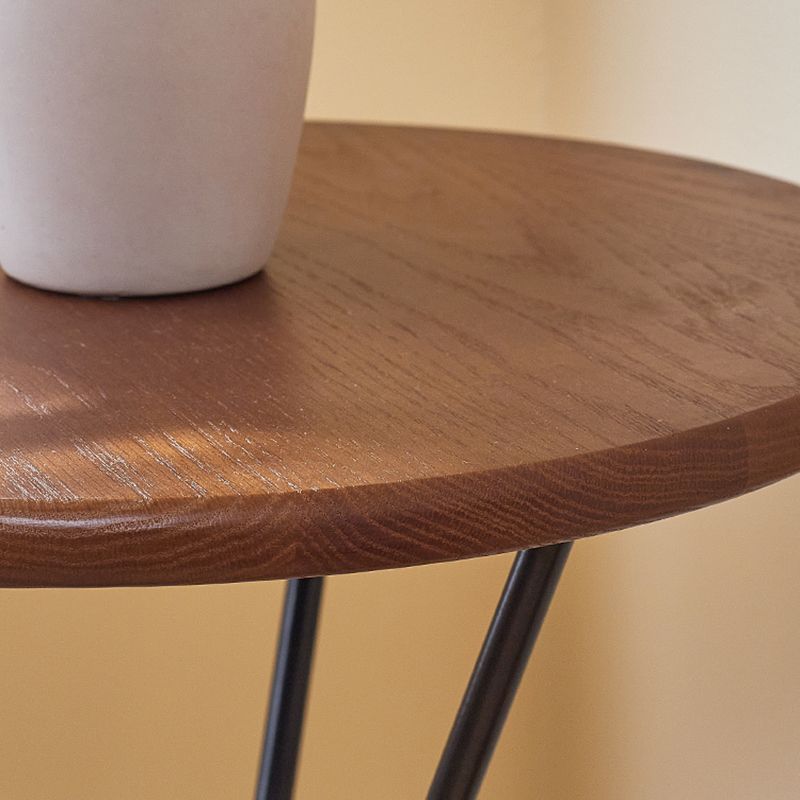 Mesa de la mesa redonda de madera sólida escandinava Pats Cross Table lateral