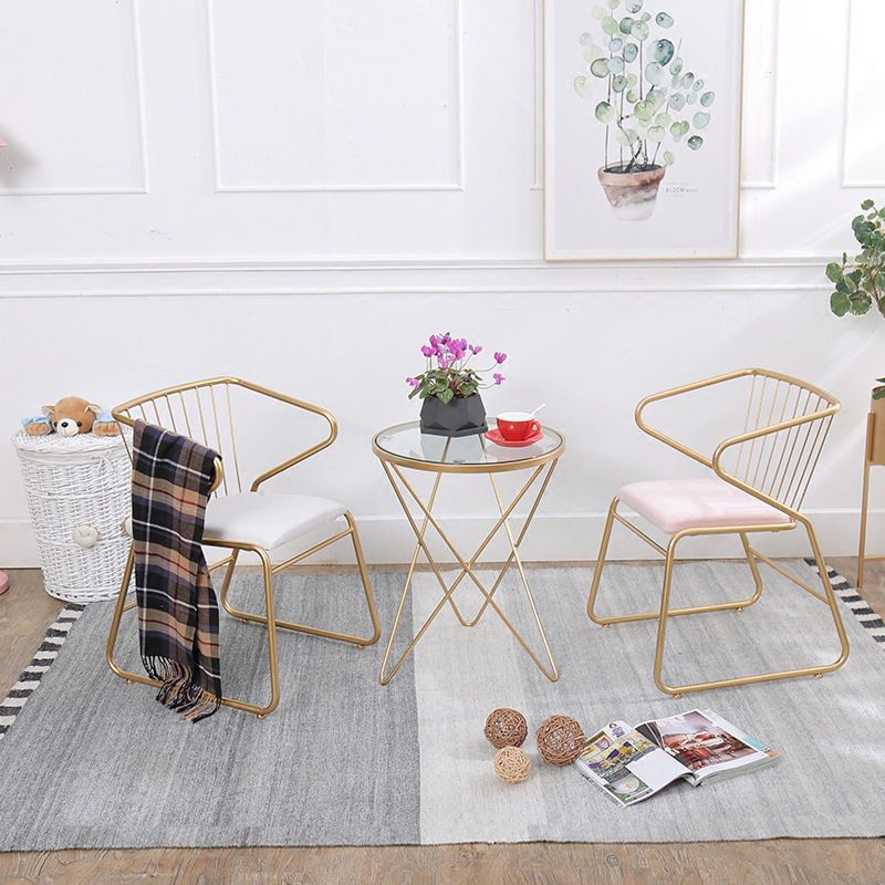 金色の足のある伝統的なメタルキッチンダイニングチェア布張りの腕の椅子