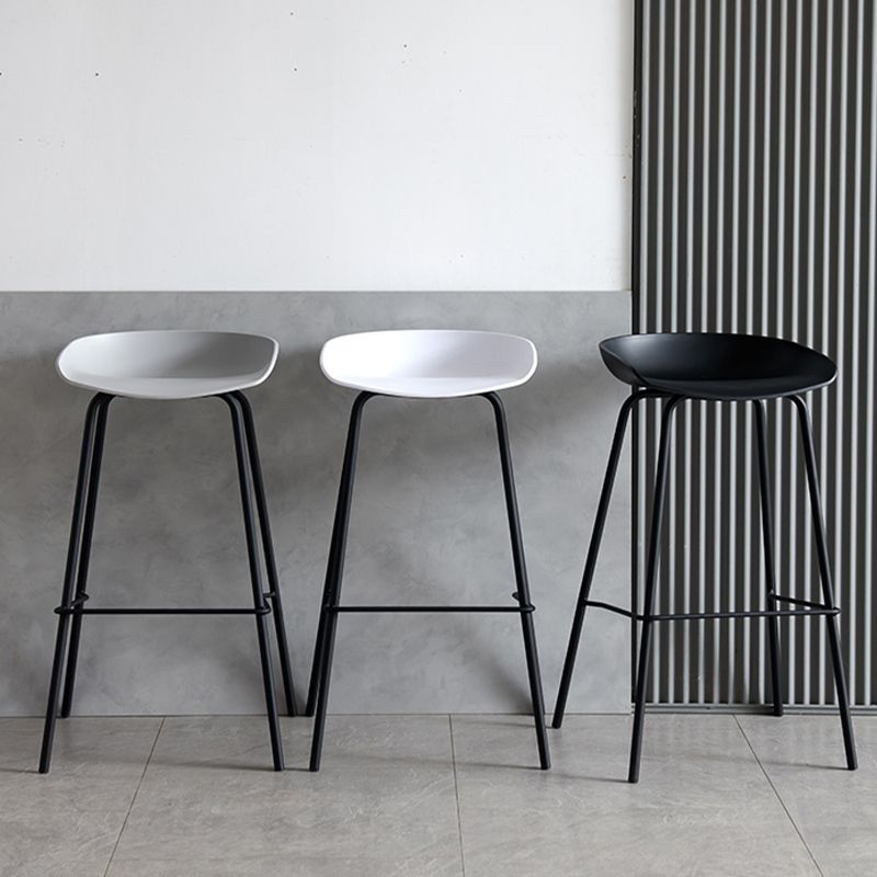 Industriële binnenplastic kuipstoelbalkruk met voetsteun