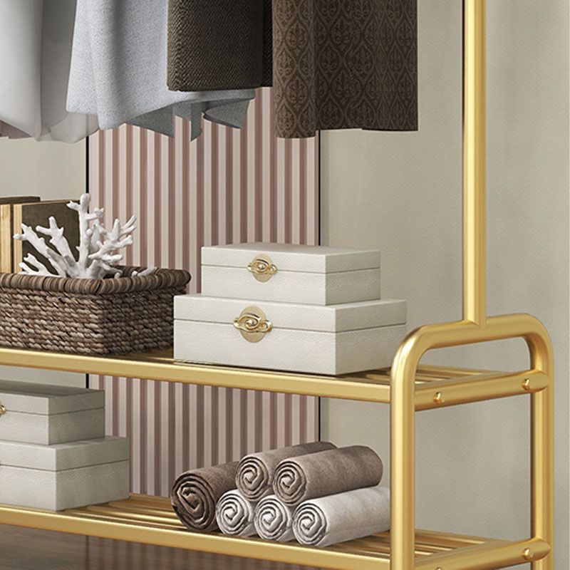 Splendido appendiabiti per rivestimento per mantello metallico con scaffali di stoccaggio