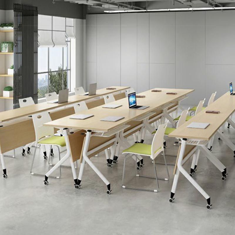 Scrivania rettangolare di scrittura top in legno fabbricato naturale con ruote a tracota