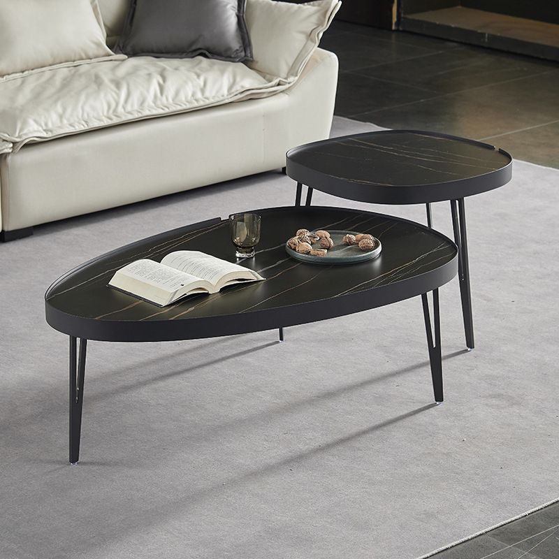Mesa de cóctel geométrica contemporánea, mesas agrupadas de piedra con 3 patas