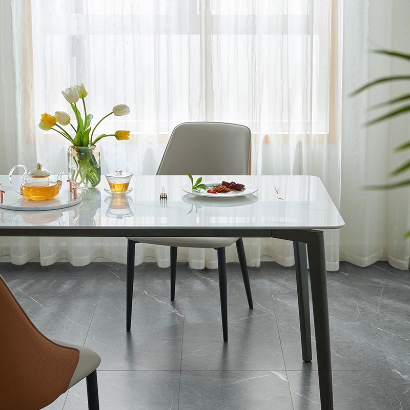 Eigentijdse rechthoekige stenen eettafel met 4 stalen dwaas