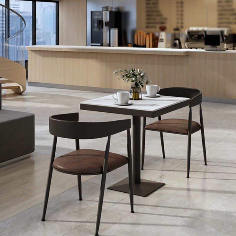 Table à manger carrée industrielle en métal