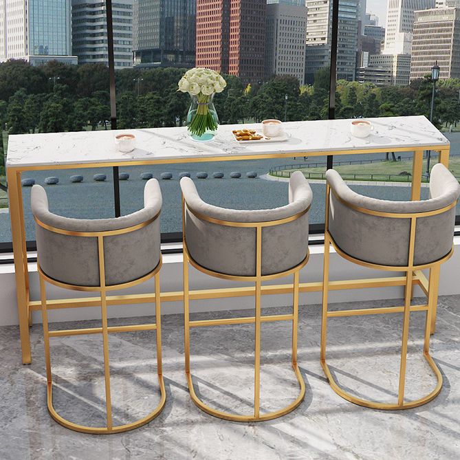 Sgabello in velluto con poggiapiede con poggiapiedi con poggiapiedi.