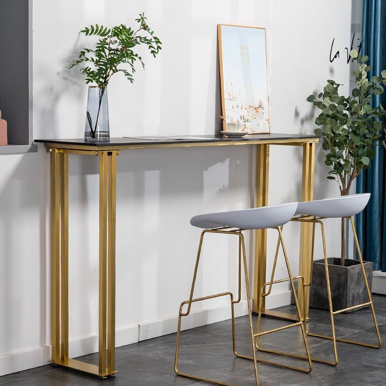 Evento di slitta da rettangolo interno e tavolo da cocktail glam in pietra e tavolino in metallo