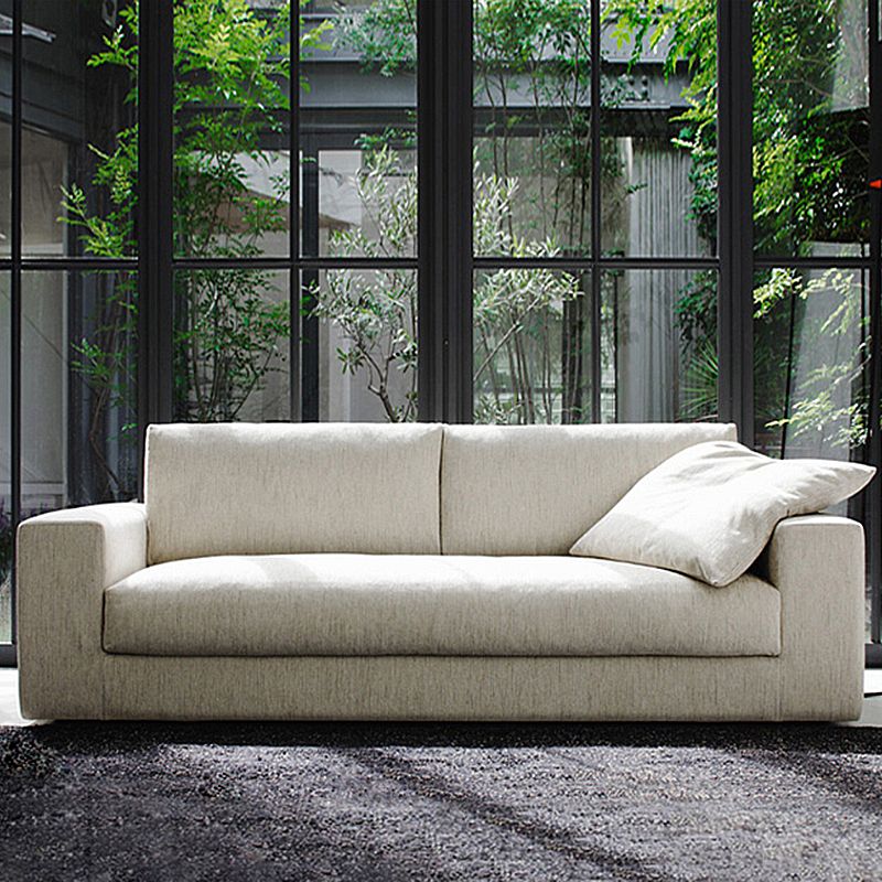 Divano a braccio quadrato moderno con cuscini in bianco per soggiorno