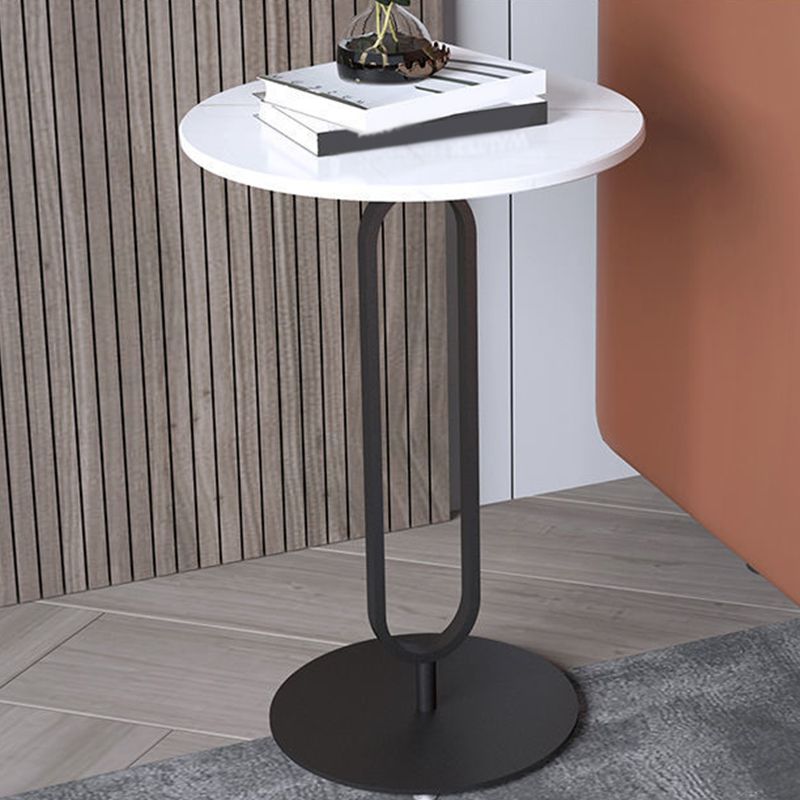 Tavolino rotondo bianco/nero in metallo in metallo in stile moderno