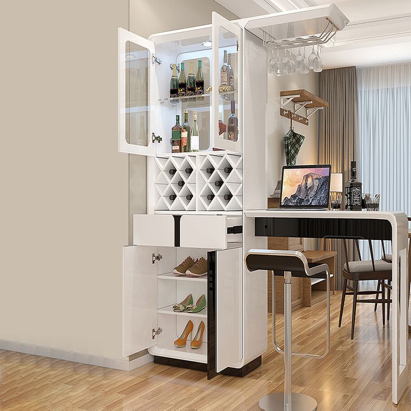 Moderne rechthoekige bartafel van kunsthout met wijnkast voor de woonkamer