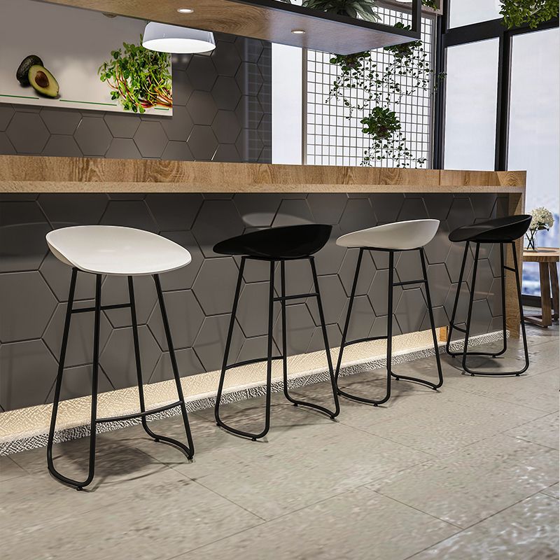 Modern Footrest Counter-height Stool Indoor Plastic and Metal Bucket Counter Chair
