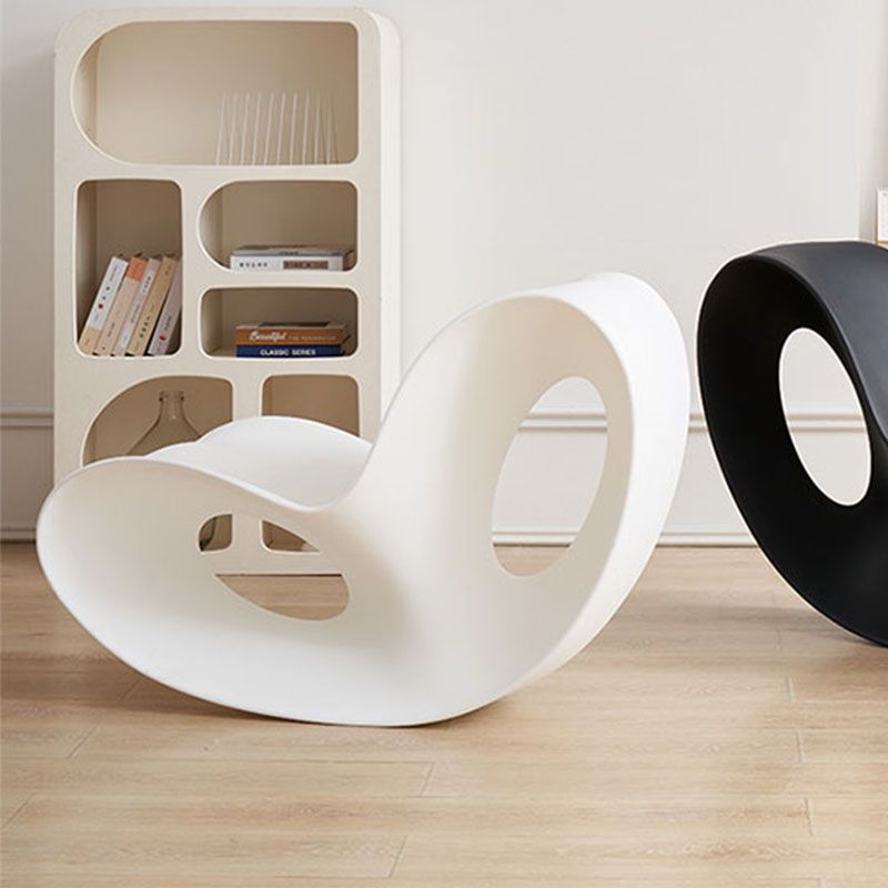 Chaise à bascule contemporaine chaise à bascule en acrylique de couleur solide sans accoudoir