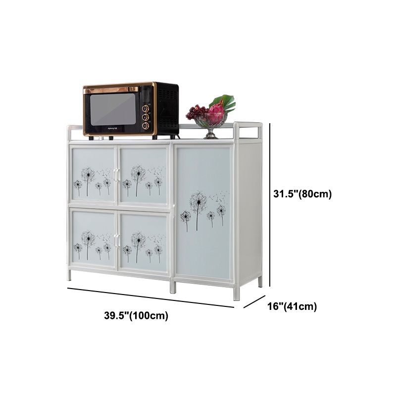 Sala da pranzo moderni mobili a buffet vetro e deposito