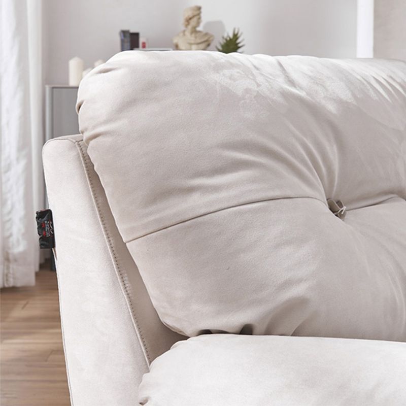 Sala de estar moderna de cojines blancos