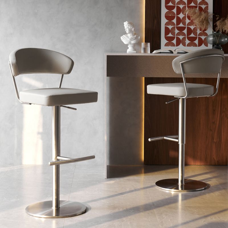 Sgabello alto sgabocale regolabile in stile moderno con cuscino in pelle