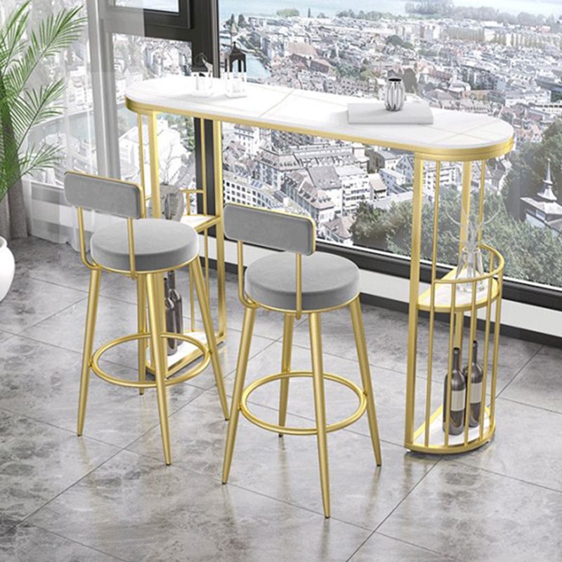 Glam -stijl gesinterde stenen top ovale bar eettafel met planken