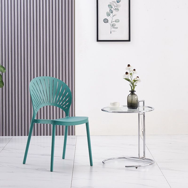 Silla lateral de té de leche escandinava apilada acabado mate silla de comedor de plástico