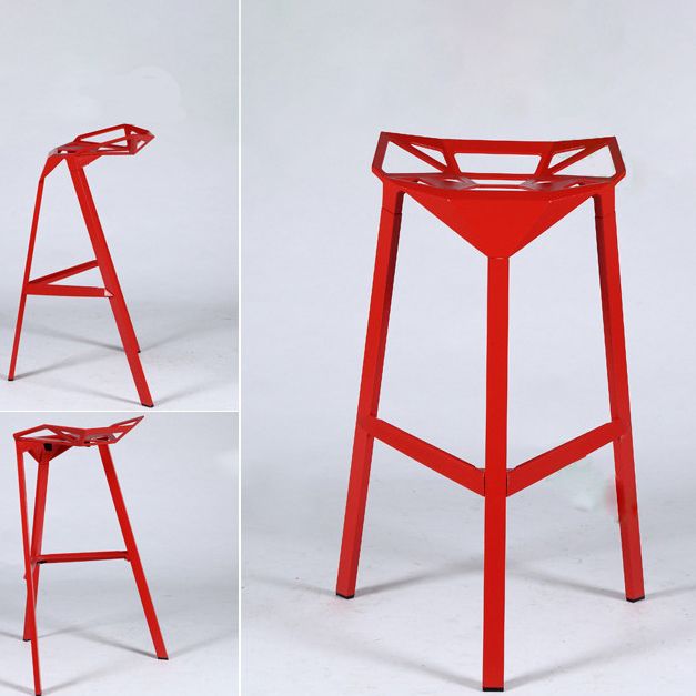 シートとペダル付きのモダンアームレスバックレストカウンタースツール鉄ミルクティーショップバースツール