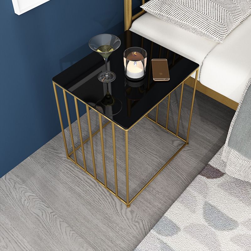 Moda de noche de almacenamiento abierto moderno Mesa de metal con estantes