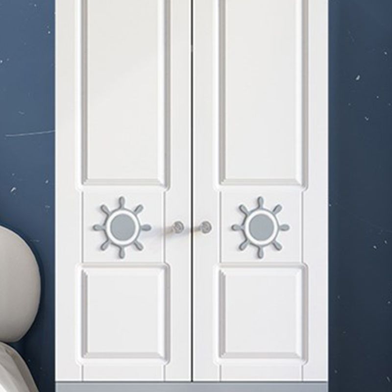 ヒンジ付きドアが製造されたウッドマット仕上げキャビネットを備えた沿岸貯蔵キャビネット