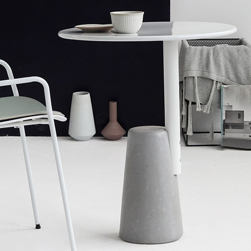 Modern Single Leg Base Solid Color Metal Round Top Coffee Table