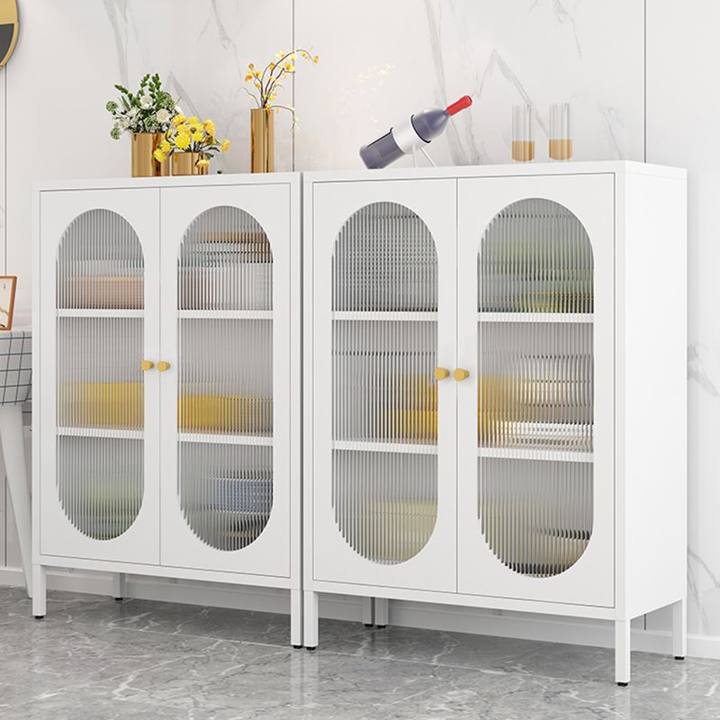 Selteboard a buffet in metallo a buffet in stile glam con armadi