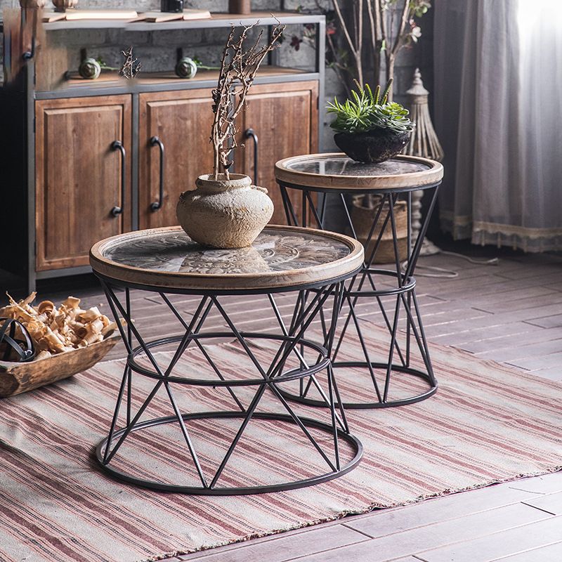 Tavolo laterale superiore del vassoio rotondo in legno rustico e snack di estremità laterale in metallo