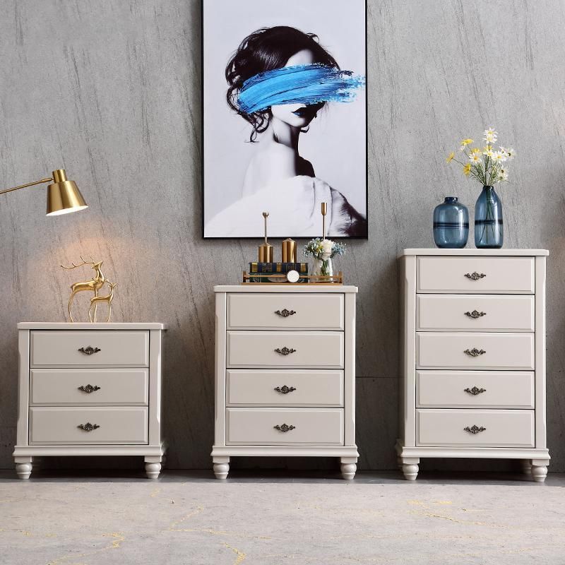 Hedendaagse grijze accentkist met zachte close -laden in rubberwood