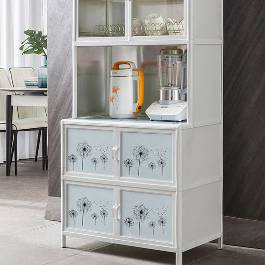 Sala da pranzo moderni mobili a buffet vetro e deposito