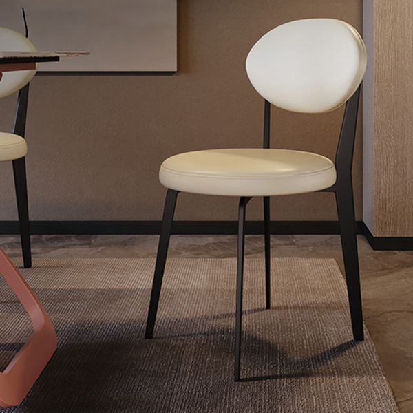 Moderne eenvoudige zijstoel gestoffeerde keuken eetkamerstoel met metalen basis