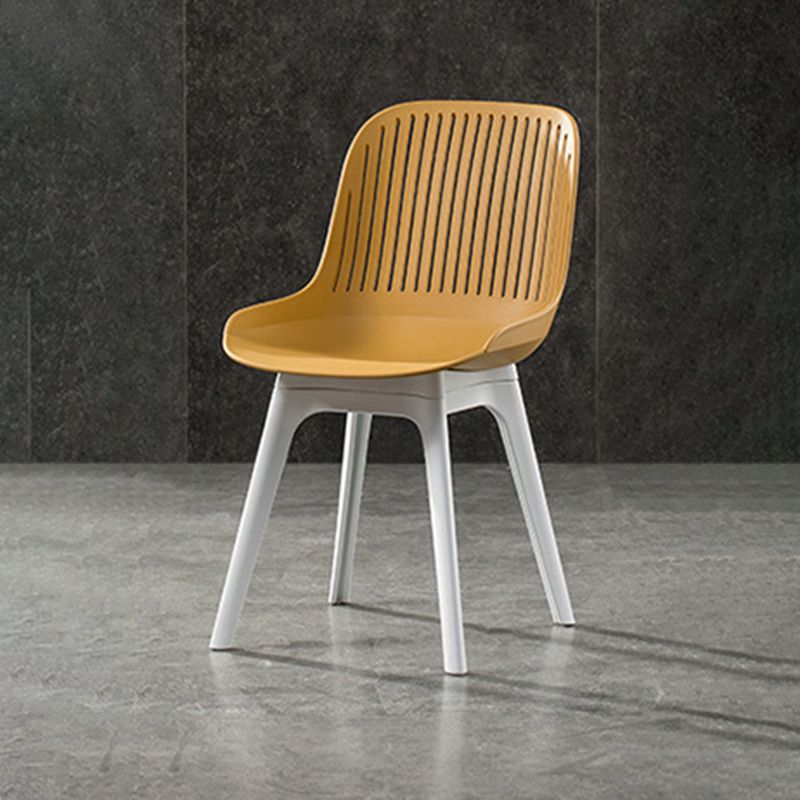 Noordse stijl armloze zijstoelen plastic stoelen met plastic benen voor thuisgebruik