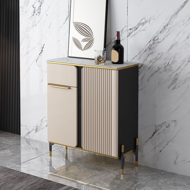 Sideboard a buffet di pietra di credenza glam con cassetti e armadi