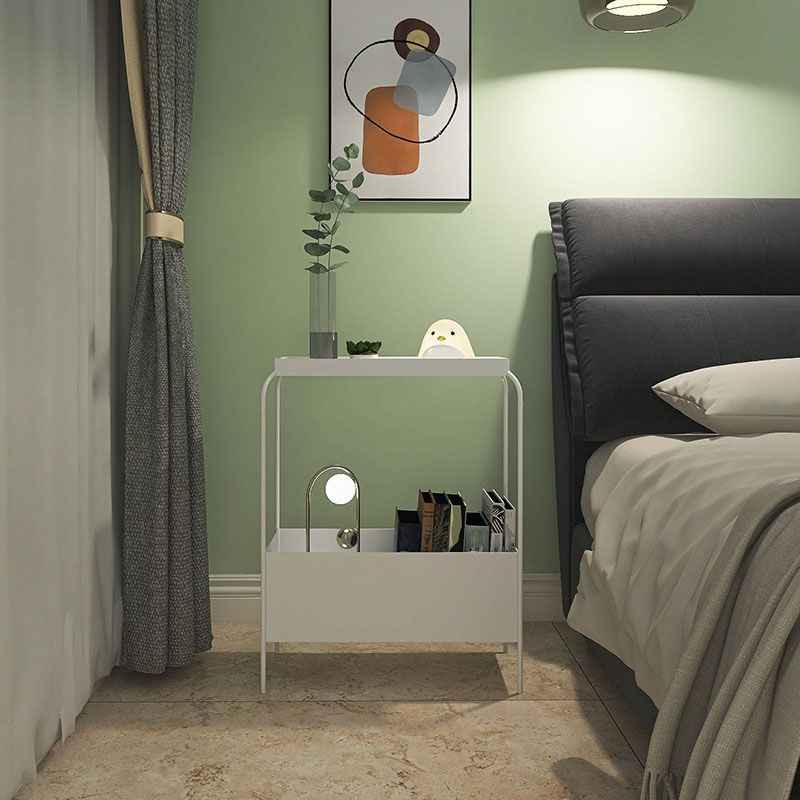 Nightand de table d'accent en métal contemporain 25,59 "Table table de nuit de lit avec 2 étagères