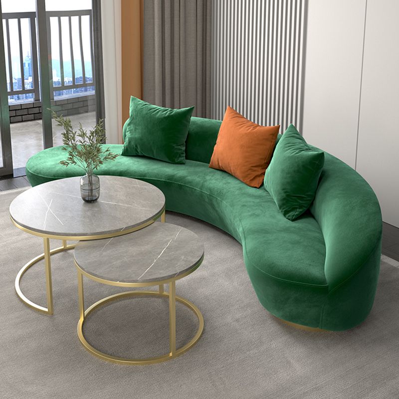 リビングルーム用の腕と黄金の底を備えたモダンな湾曲したソファ