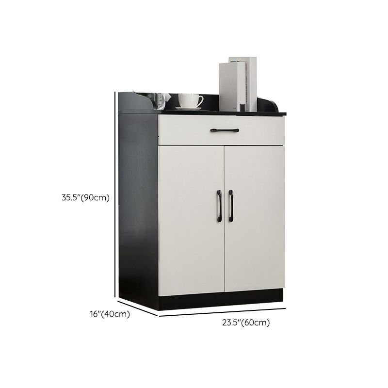 Buffet de comedor de madera de estilo contemporáneo con cajones y gabinetes